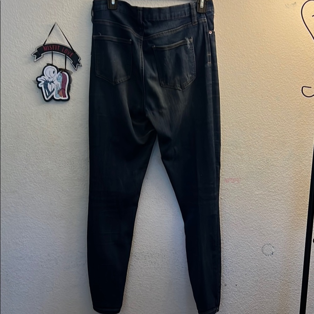 Jeans - Picture 2 of 3
